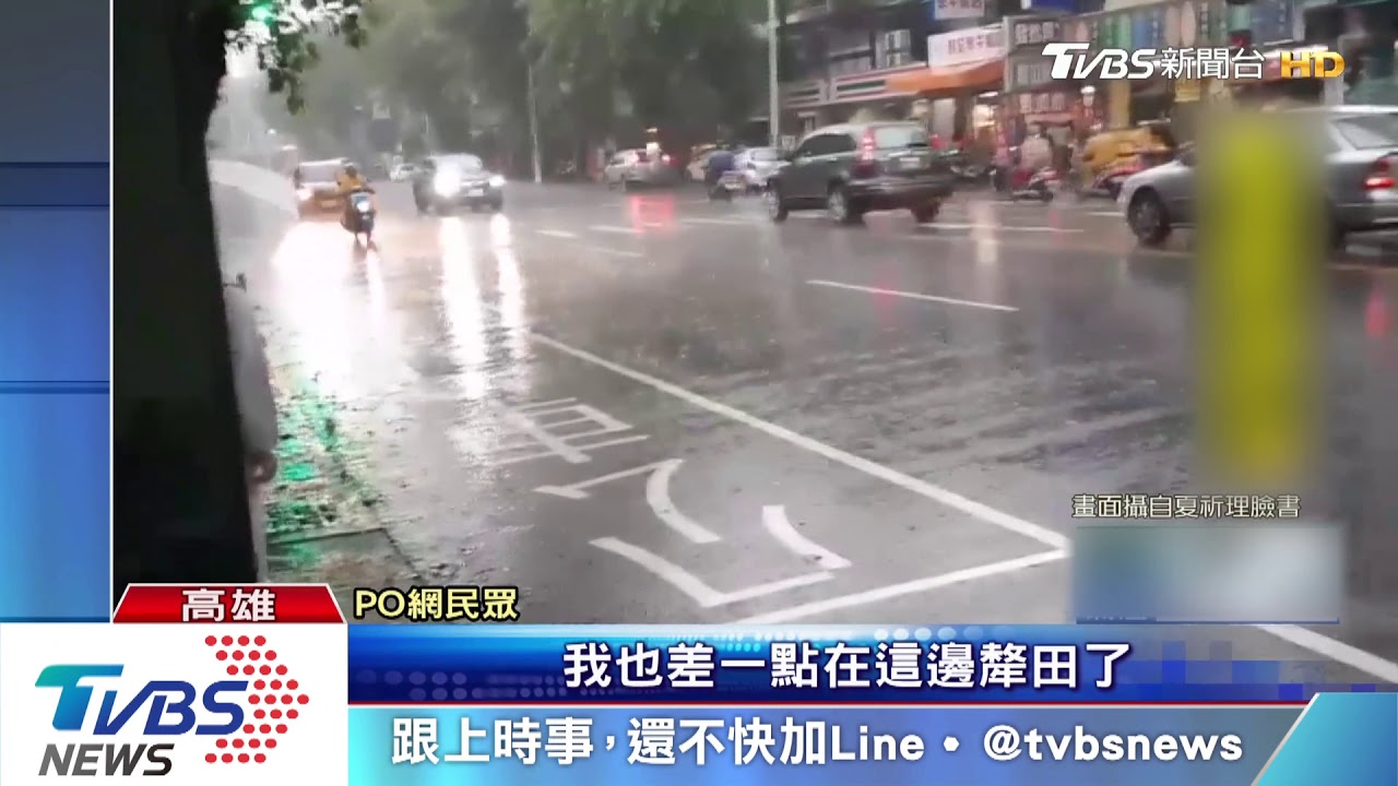 雨後高市馬路現坑洞 騎士、外送員慘摔