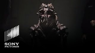 Go behind the scenes of District 9 with Peter Jackson