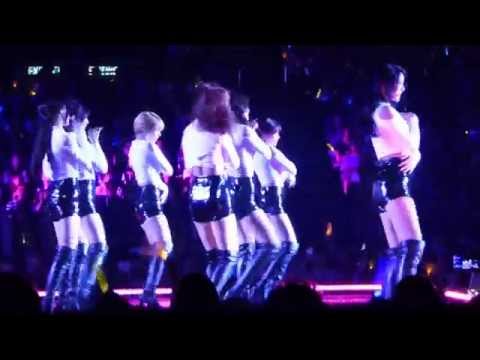 FNC Kingdom in HK - AOA singing Like A Cat