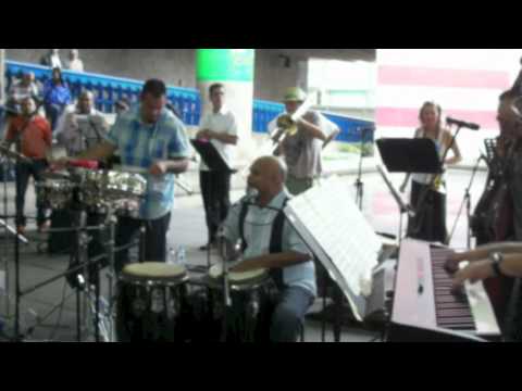 Javier Plaza y su Orquesta Son-Risa 