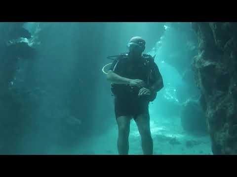 Zdenka & Chris in Sh'aab Samadai Höhlentauchen 2