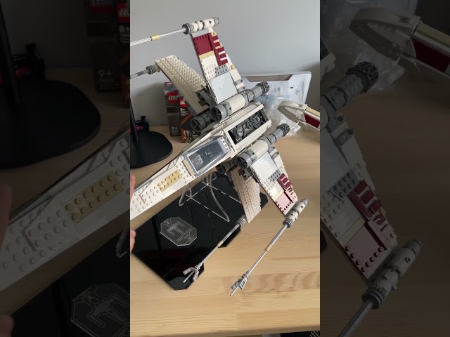 Vídeo relacionado con AAABOX Vitrina Expositora 35x30x15 con Base Azul,Caja Exhibición Acrílico Transparente para Star Wars X Wing Luke Skywalker 75301 Ideas Typewriter 21327