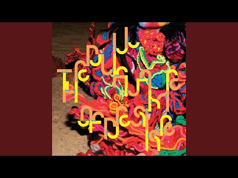 Videoclip de Dull Flame Of Desire (Modeselektor Remix For Boys) — Björk
