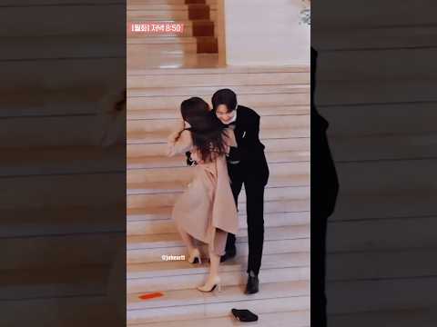 aww the way he hugs her when he laughs 😍😍 #byeonwooseok  #kimhyeyoon  #lovelyrunner