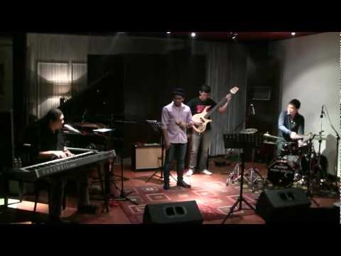 Tompi ft. Idang Rasdiji II - Come Together @ Mostly Jazz 15/10/11 [HD]