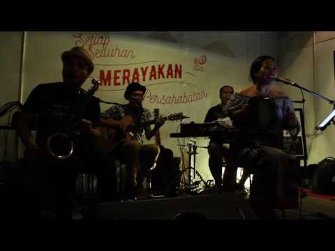 Bonita and The Hus Band live belongToEachOther tour 2017 part 1