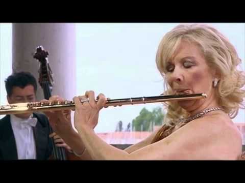 Vivaldi Concerto in C Major, RV 533 for 2 flutes Sir James Galway, Lady Jeanne Galway