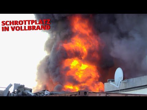 [GROßBRAND IN NEUSS] - Schrottplatz in Vollbrand | Massive Rauchentwicklung & Feuerbälle | Großalarm
