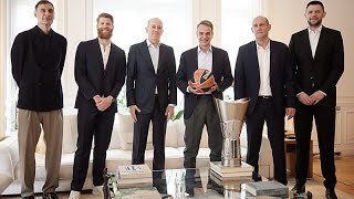 El primer ministro griego recibe a los héroes del Olympiacos campeón de la Euroliga