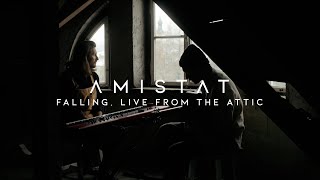 Kadr z teledysku Falling tekst piosenki Amistat