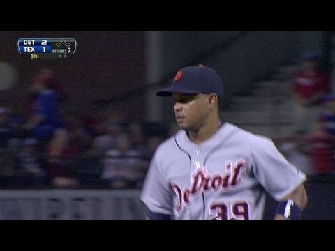 DET@TEX: Benoit gets a huge double play to end eighth