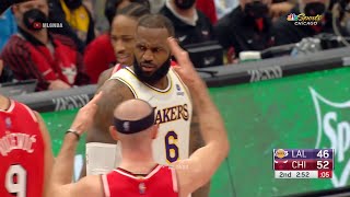 [情報] LeBron要求裁判把失誤換成腳踢球