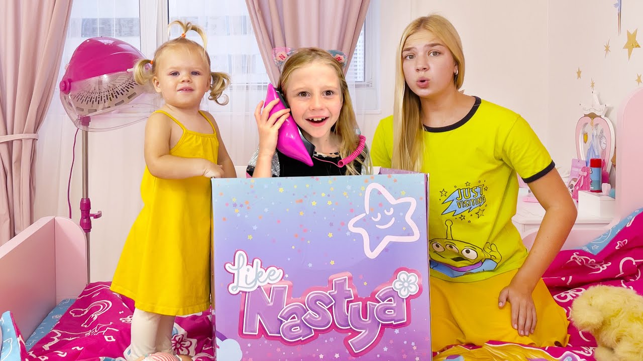 Nastya helps Maggie to make a new Room