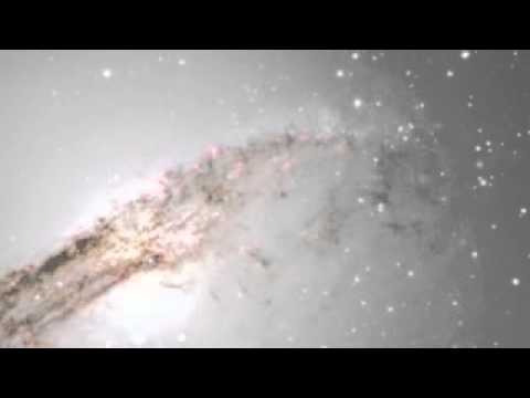 Panorâmica sobre a imagem profunda da estranha galáxia Centaurus A