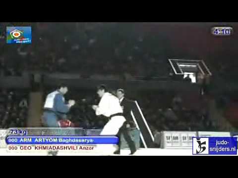 Judo 2010 Tblisi:  Baghdasaryan Artyom (ARM) - Anzor Khmiadashvili (GEO) [-73kg].