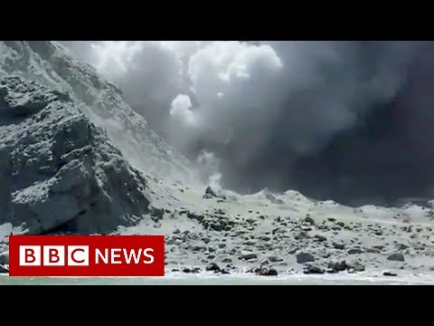 The moment after eruption hit New Zealand tourist site - BBC News