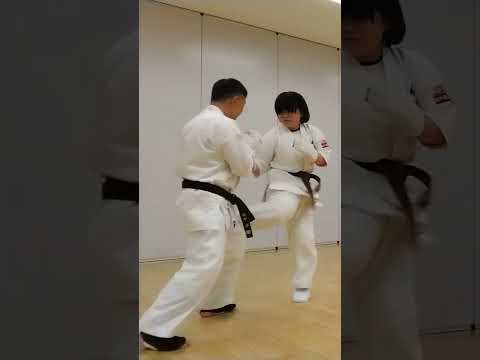 カラテ女子　三日月蹴りを磨く！ #フルコンタクト空手#空手女子#沖縄剛柔流空手#古武道#karate #極真空手 #拳志會 #生涯武道 #津市#青少年育成 #martialarts