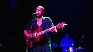 Krystle Warren performs 'Year End Issue'