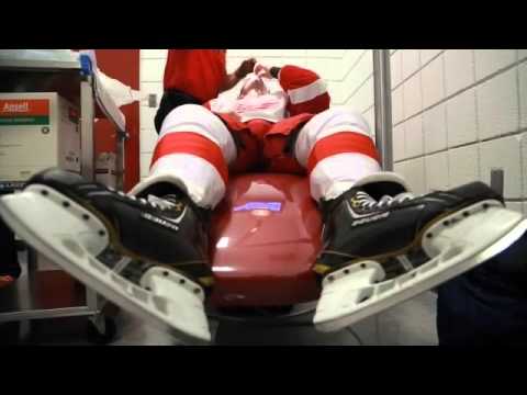 24/7 Red Wings/Maple Leafs - EP. 4 - Dan Cleary takes puck to the mouth
