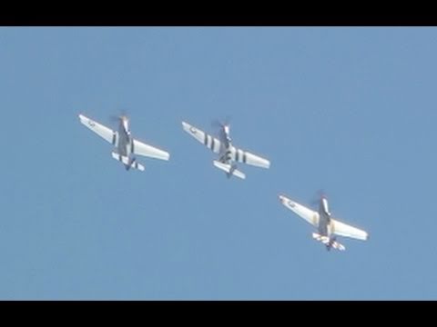 2010 Planes of Fame Air Show - The Horsemen 3-Ship P-51 Mustang Demonstration