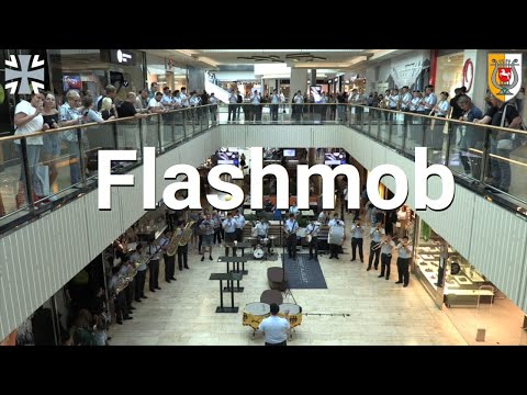 Flashmob des Heeresmusikkorps Hannover in der Ernst-August-Galerie am 16.06.2022 - Blitzkonzert