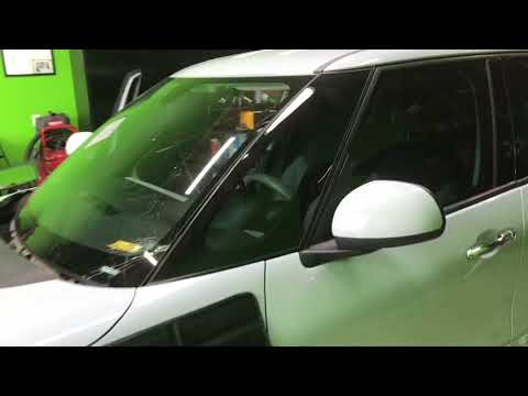 Fiat 500L 2014-2015 Windshield replacement and a walk around the vehicle