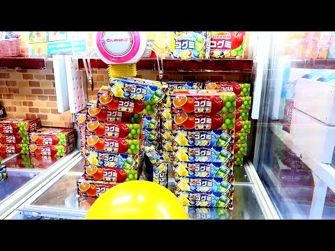 Food inside the Claw Machines in Japan!