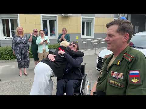 Автомобили с ручным управлением передал ветеранам СВО.