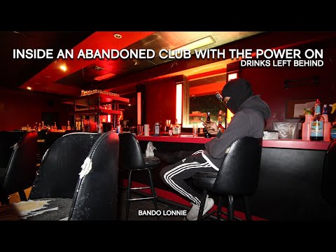 In einem verlassenen Club, in dem alles zurückgelassen wurde