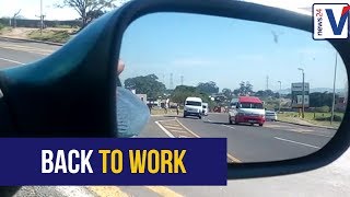 Download lagu Some taxis have begun operating in Durban after blockading roads mp3