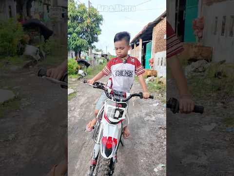 Motor trail Alvaro Mogok habis bensin #aradanalvaro #keripikkentangmasboy #shorts #comedy