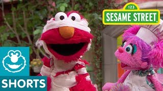 Sesame Street: Elmo and Abby Play Dress Up!