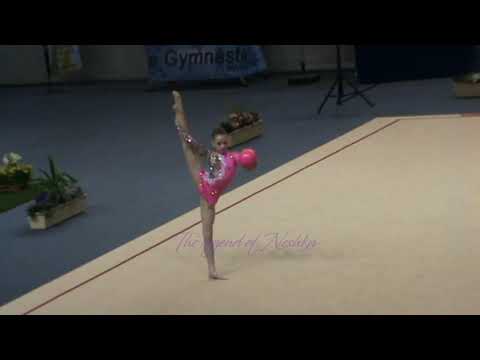 Jasmine KERBER (USA) ball - 2010 Calais junior EF