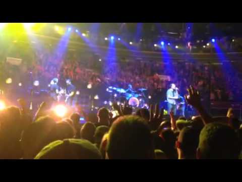 Pearl Jam: Philly 10/22/13 - Alive (a view from the pit!)