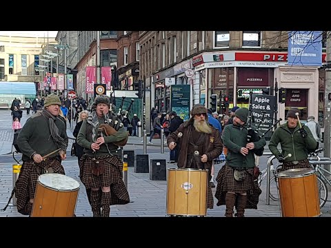 Awesome Scottish Street Music - Clanadonia