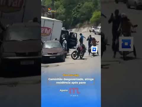 Caminhão desgovernado atinge residência em Itamaraju/BA. #bahia