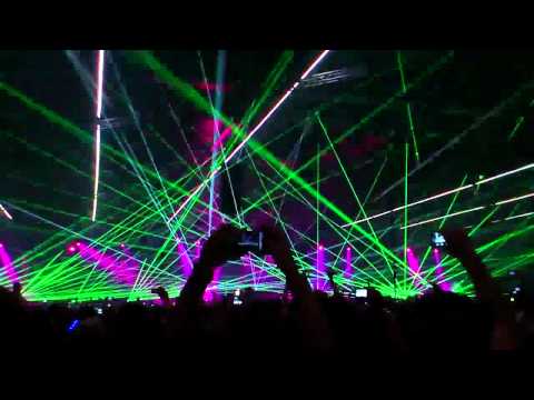 Armin plays W&W - Invasion @ ASOT 550 Den Bosch Laser Show