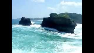 preview picture of video 'Ombak Gunung Kombang (Pantai Ngliyep)'