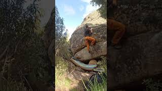 Video thumbnail of Izquierda Los Problemas, 6B+. La Pedriza