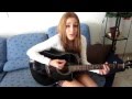 Девушка круто поет под гитару! очень красивая песня. просто класс. 
