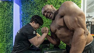 HULK Bob sapp VS ARMWRESTLING