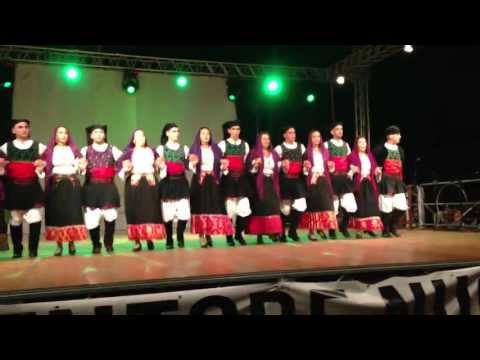 Gruppo folk di Irgoli - ballu brincu organetto Totore Chessa a Nuoro  2013 08 25