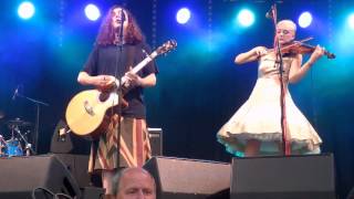 preview picture of video 'Wonder Stuff -  Circle Square - Garforth Festival 2014'