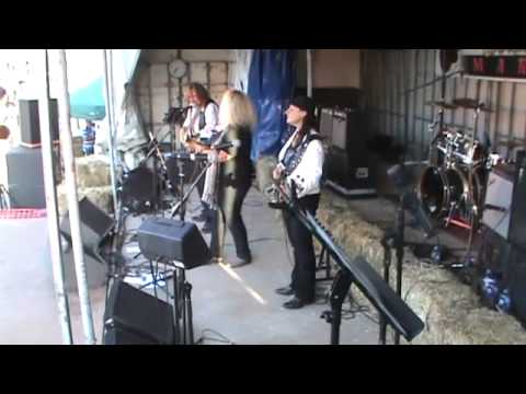RUNAWAY DIXIE - Duelling Banjo's - Lake Charlegrark Vic 2014