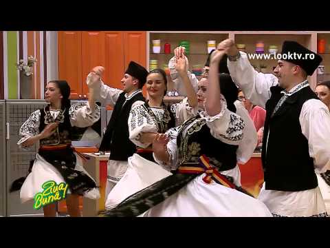 Ansamblul Martisorul danseaza la Ziua Buna