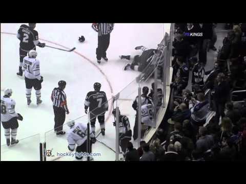 Mark Fistric vs Wayne Simmonds Nov 11, 2010 - LA feed