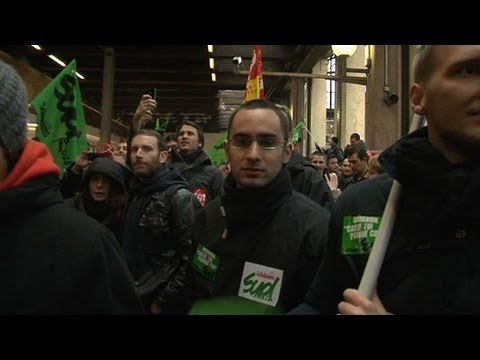 Manifestation à l'arrivée du Thello, 1er train privé à circuler en France
