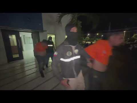 Capturaron a un microtraficante y a 4 narcoterroristas en Guayaquil y Daule, provincia de Guayas... 