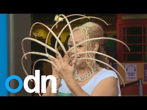 Kung paano mapupuksa ang halamang-singaw sa paa kuko amonya Ay nangangahulugan na ang mga halamang-singaw sa pagitan ng toes