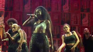 iza @ praça mauá: bateu